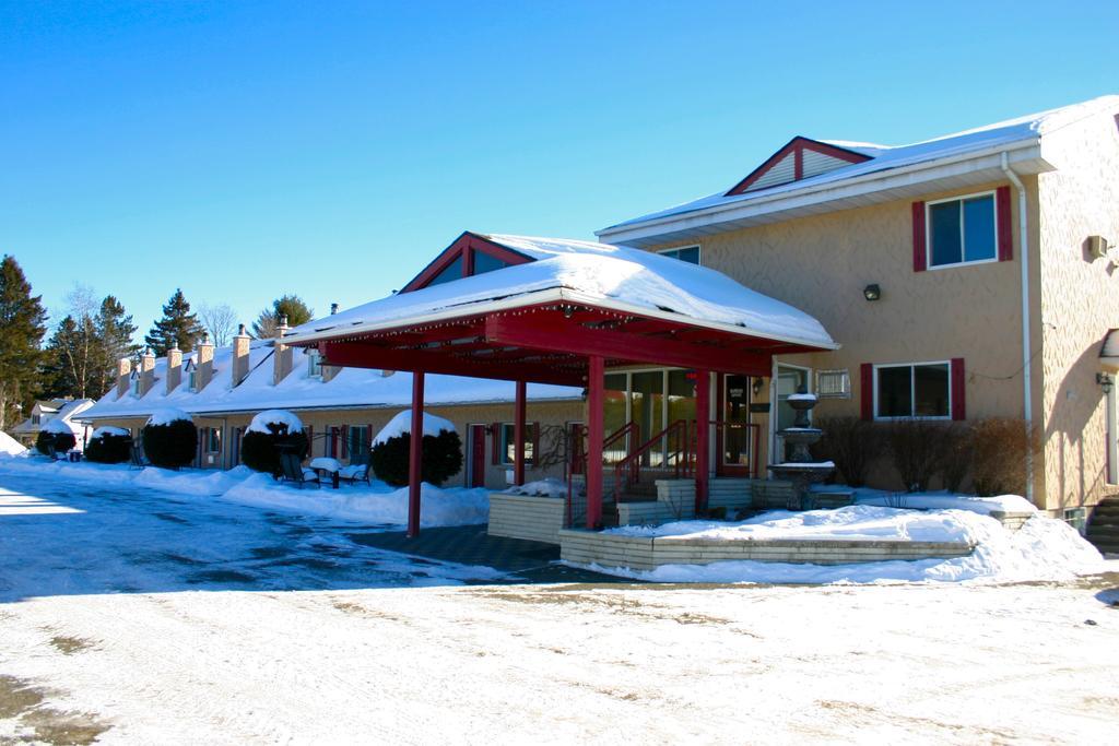 Motel Des Pentes Et Suites Saint-Sauveur-des-Monts Zimmer foto